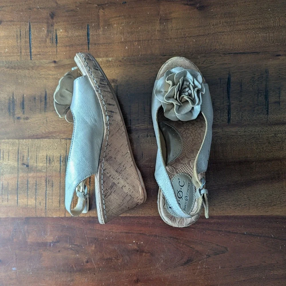 b.o.c.Wedge Sandals Champagne Gold Floral Leather Sz 6 Neutral Beachy Feminine